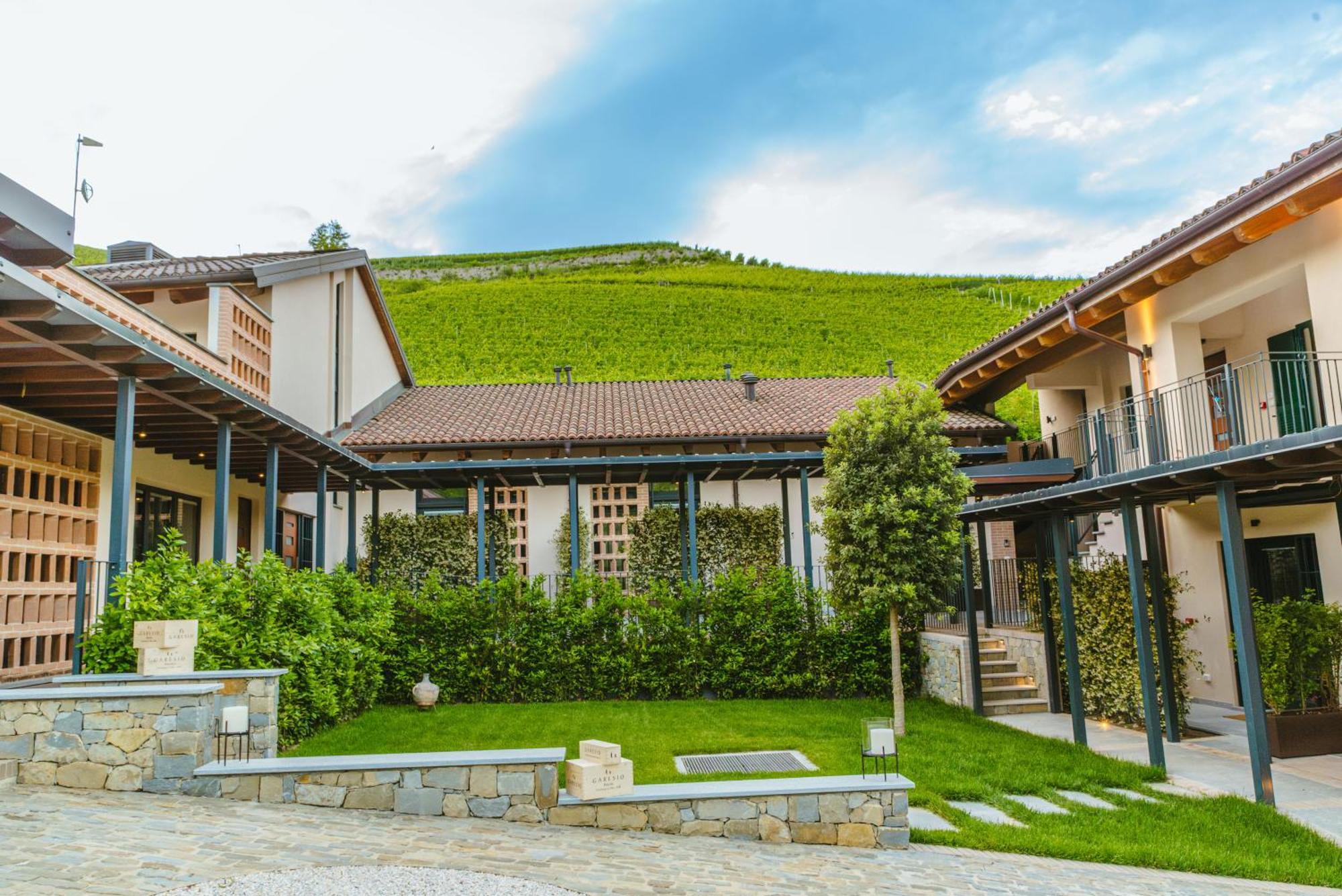 Garesio Wine Resort Serralunga d'Alba Exterior photo